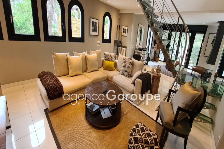 Maison à vendre à Cap-d&rsquo;Antibes — Vue parc & jardin — photo 5