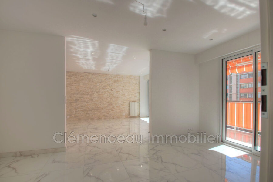 Appartement à vendre à Cagnes-sur-Mer — Vue sur la ville — photo 2