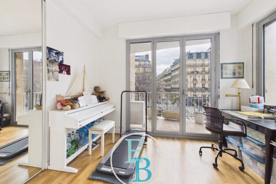 Appartement à vendre à Paris 17e arrondissement — Vue sur la ville — photo 7