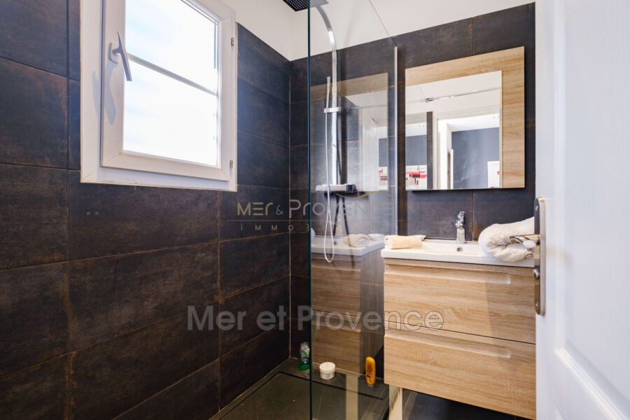 Maison à vendre à Sainte-Maxime — Vue parc & jardin — photo 13