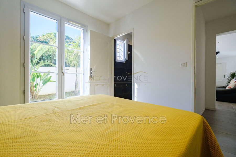 Maison à vendre à Sainte-Maxime — Vue parc & jardin — photo 15