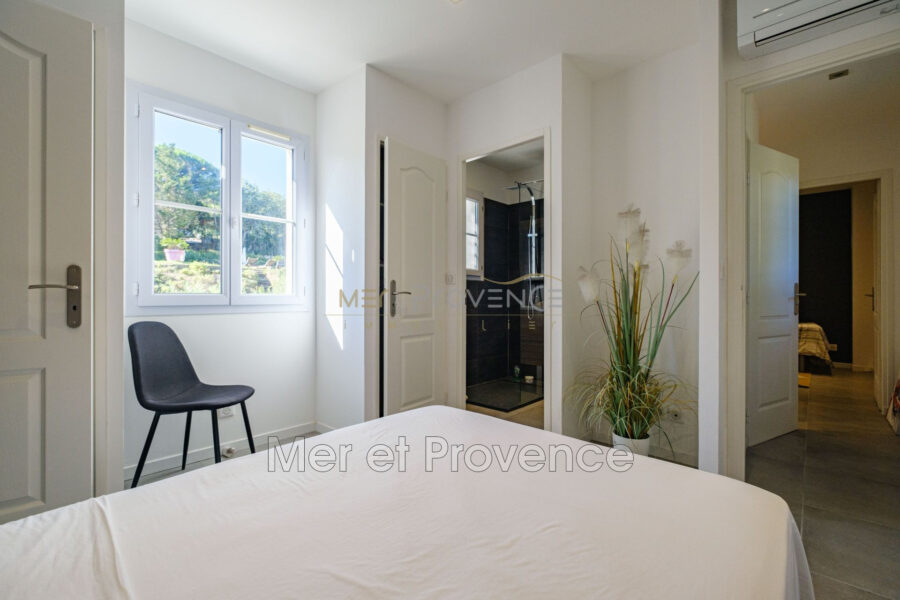 Maison à vendre à Sainte-Maxime — Vue parc & jardin — photo 19
