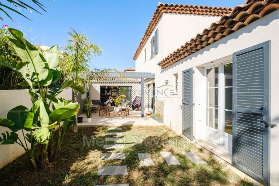 Maison à vendre à Sainte-Maxime — Vue parc & jardin — photo 6