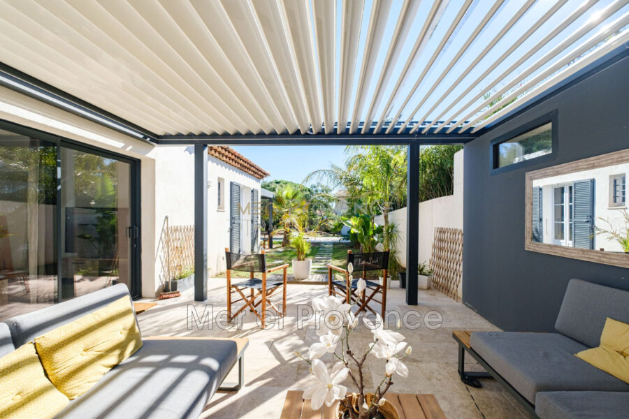 Maison à vendre à Sainte-Maxime — Vue parc & jardin — photo 1