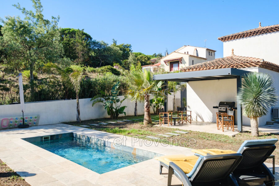 Maison à vendre à Sainte-Maxime — Vue parc & jardin — photo 2