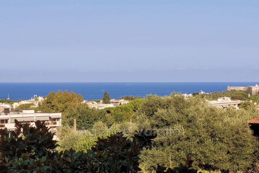 Appartement à vendre à Antibes — Vue mer — photo 1