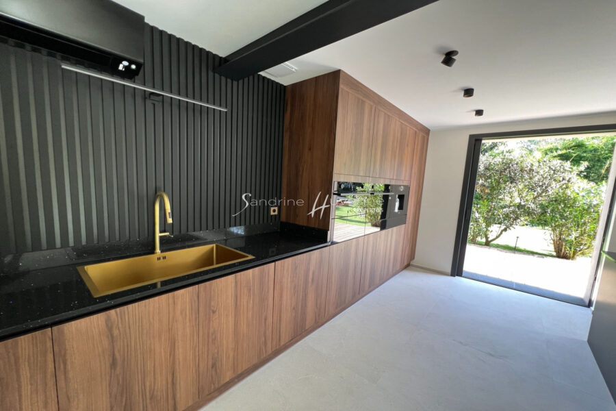 Maison à vendre à La Croix-Valmer — Vue parc & jardin — photo 5