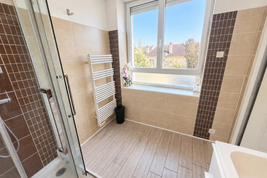 Maison à vendre à Saint-Just-Malmont — Vue sur la ville — photo 12