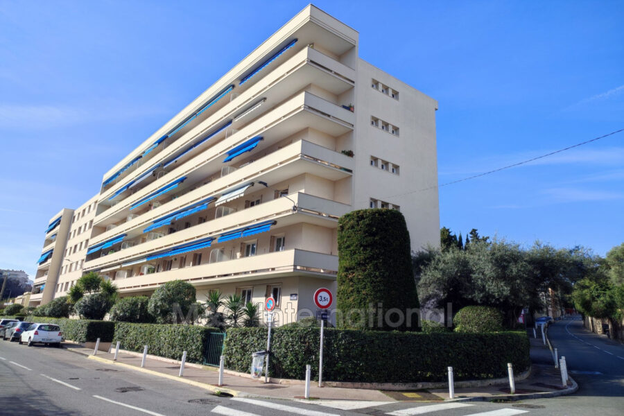 Appartement à louer à Antibes — Vue sur la ville — photo 2