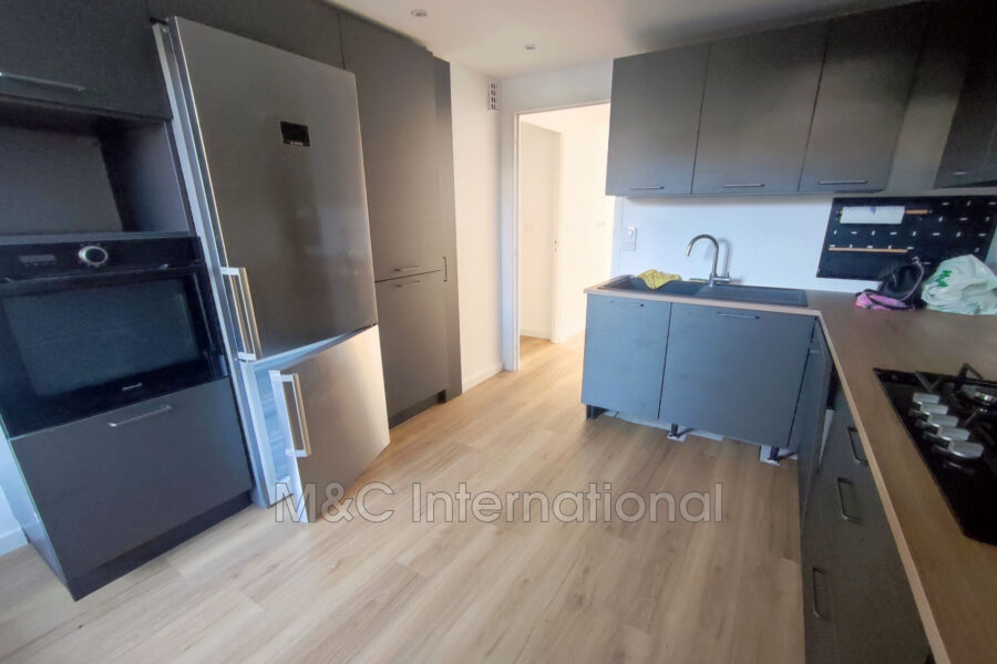 Appartement à louer à Antibes — Vue sur la ville — photo 7