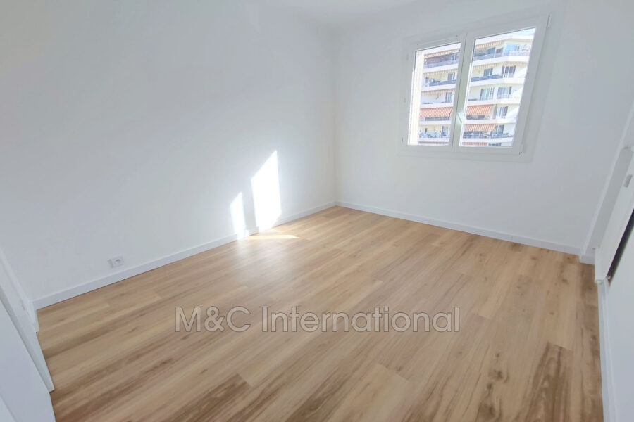 Appartement à louer à Antibes — Vue sur la ville — photo 9