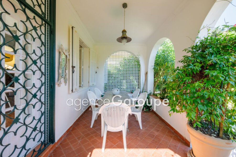 Maison à vendre à Cap-d&rsquo;Antibes — Vue parc & jardin — photo 3