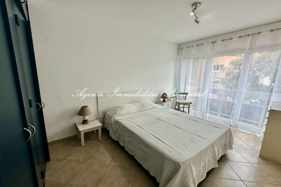 Appartement à louer à Sainte-Maxime — Vue sur la ville — photo 9