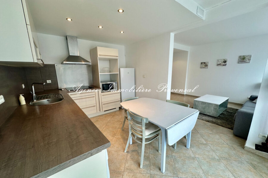 Appartement à louer à Sainte-Maxime — Vue sur la ville — photo 7