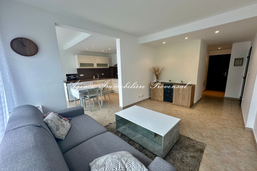 Appartement à louer à Sainte-Maxime — Vue sur la ville — photo 4