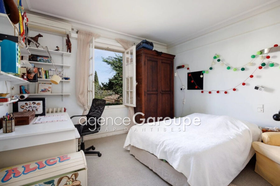 Maison à vendre à Cap-d&rsquo;Antibes — Vue parc & jardin — photo 7