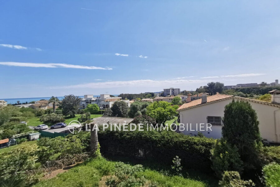 Appartement à vendre à Antibes — Vue mer — photo 1