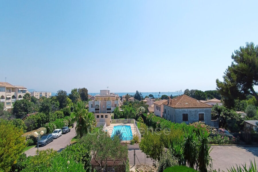 Appartement à vendre à Antibes — Vue mer — photo 1