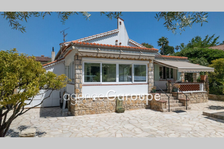 Maison à vendre à Cap-d&rsquo;Antibes — Vue parc & jardin — photo 2