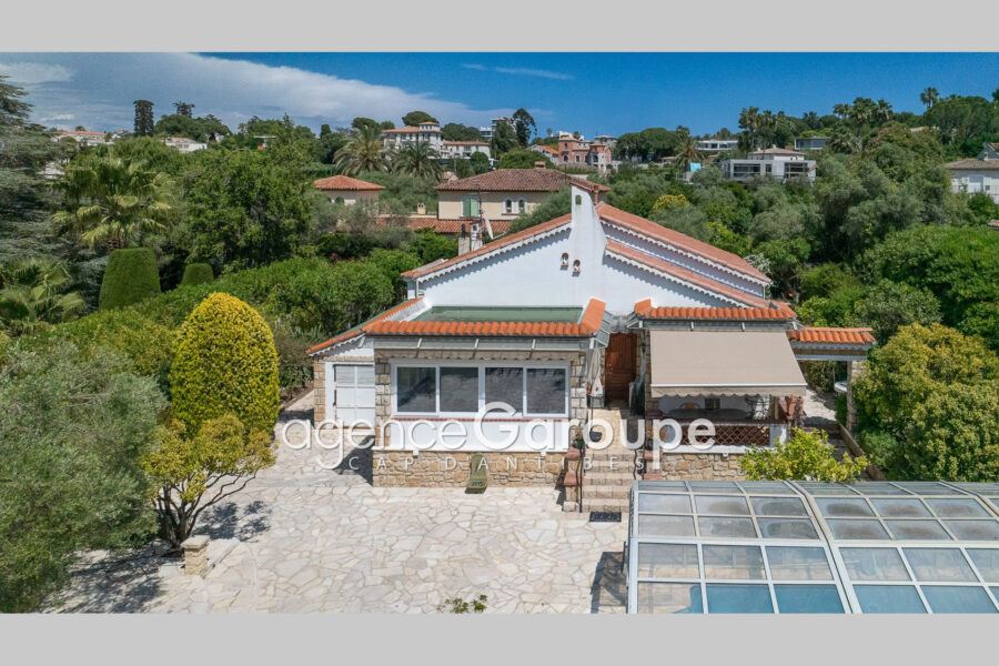 Maison à vendre à Cap-d&rsquo;Antibes — Vue parc & jardin — photo 1