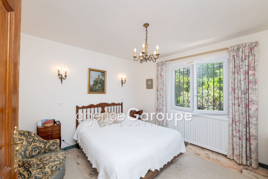 Maison à vendre à Cap-d&rsquo;Antibes — Vue parc & jardin — photo 9