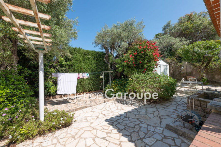 Maison à vendre à Cap-d&rsquo;Antibes — Vue parc & jardin — photo 12