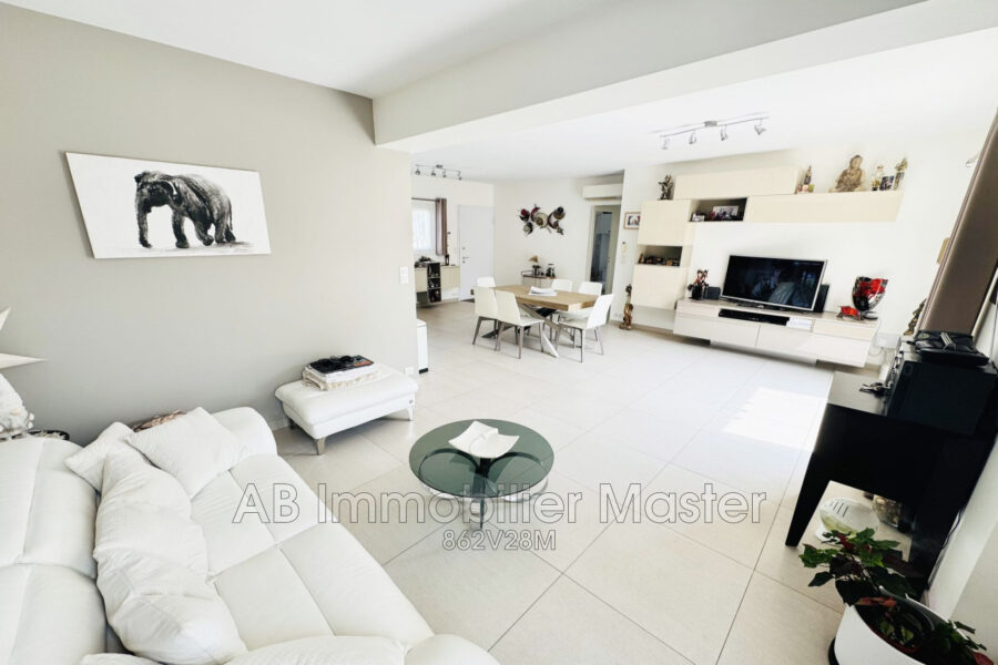 Maison à vendre à Antibes — Vue parc & jardin — photo 5