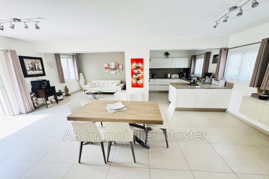 Maison à vendre à Antibes — Vue parc & jardin — photo 4