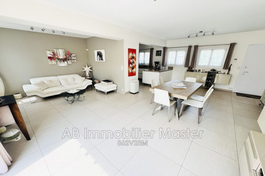 Maison à vendre à Antibes — Vue parc & jardin — photo 2