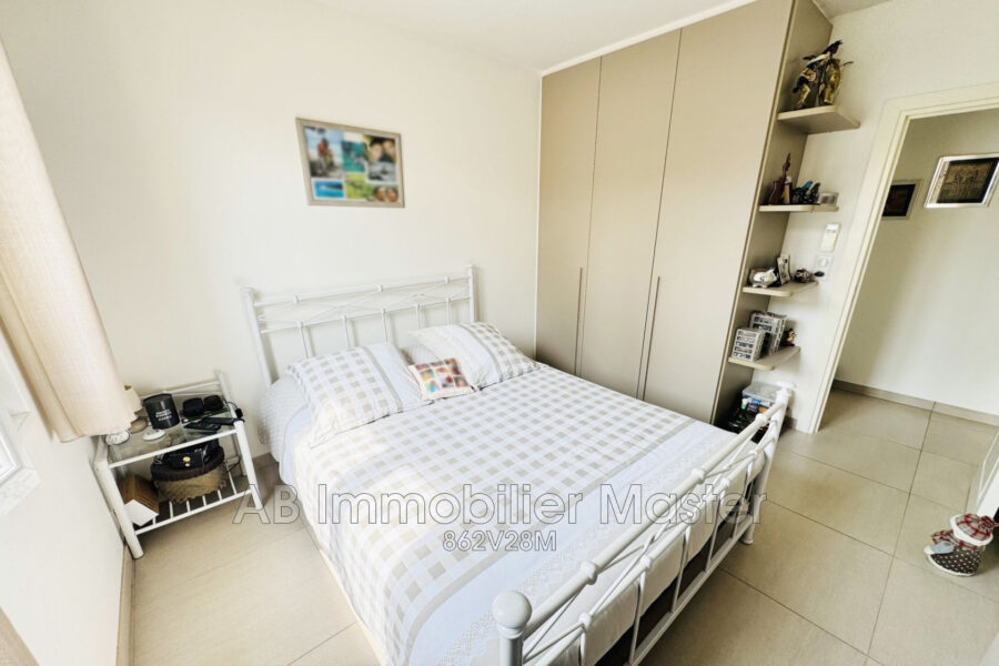 Maison à vendre à Antibes — Vue parc & jardin — photo 8