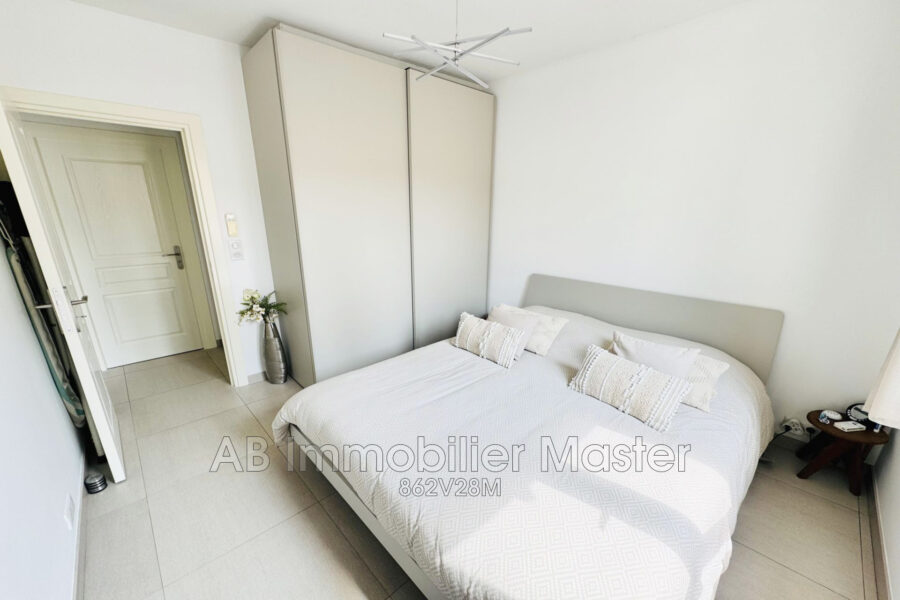Maison à vendre à Antibes — Vue parc & jardin — photo 7
