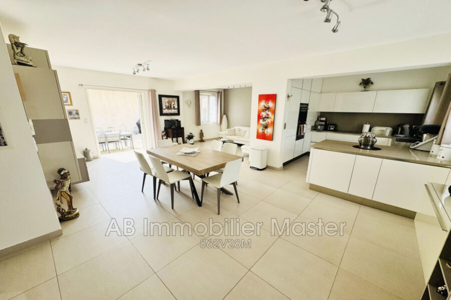 Maison à vendre à Antibes — Vue parc & jardin — photo 3