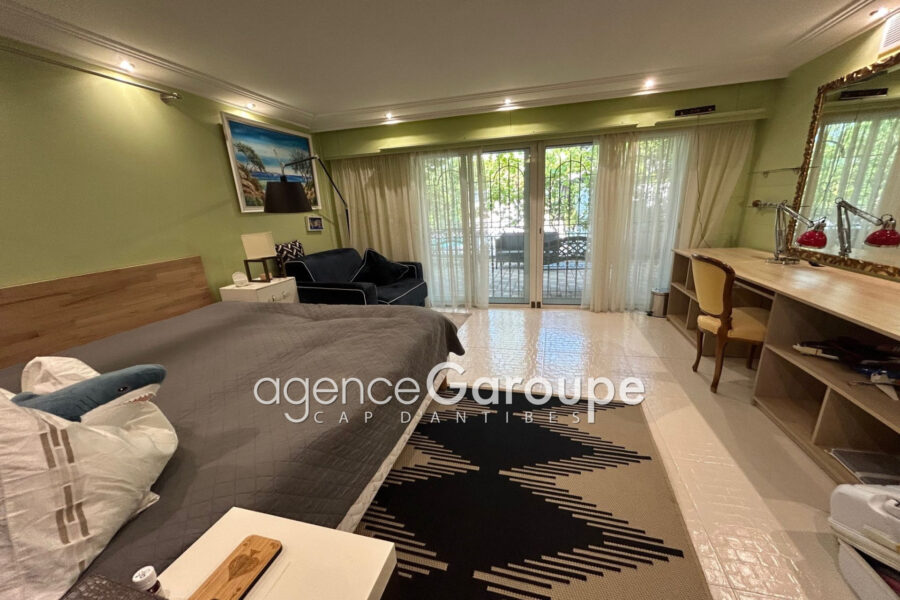Maison à vendre à Cap-d&rsquo;Antibes — Vue parc & jardin — photo 13
