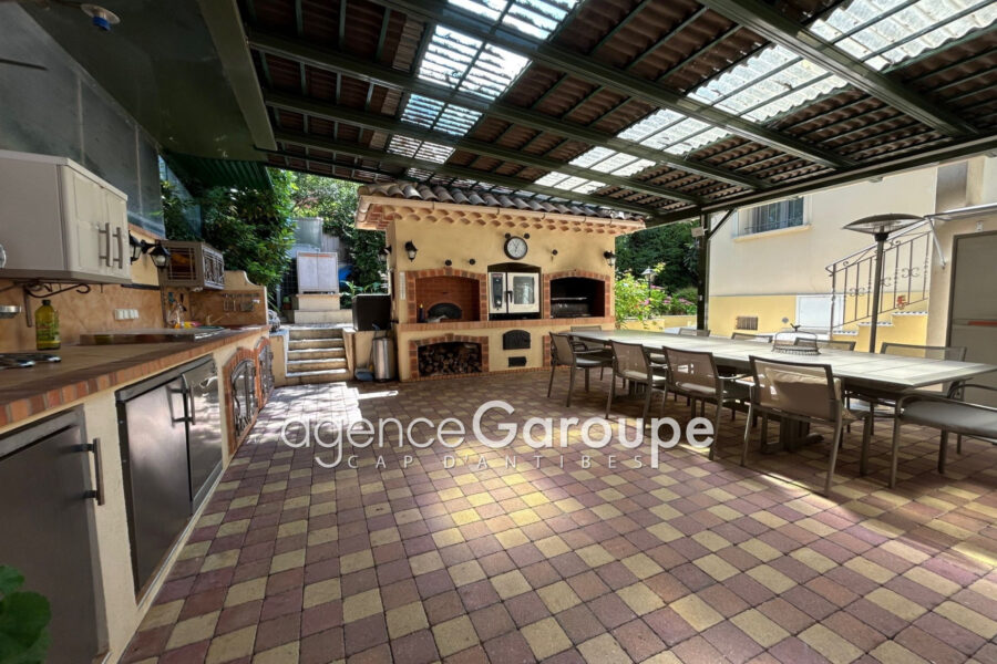 Maison à vendre à Cap-d&rsquo;Antibes — Vue parc & jardin — photo 11