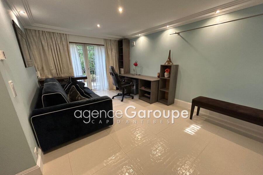 Maison à vendre à Cap-d&rsquo;Antibes — Vue parc & jardin — photo 12