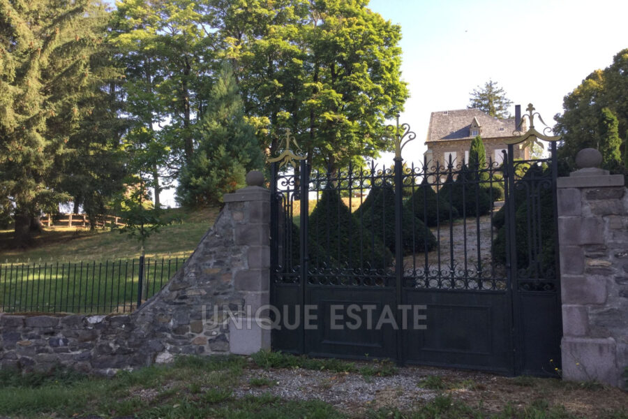 Maison à vendre à Marcenat — Vue parc & jardin — photo 2