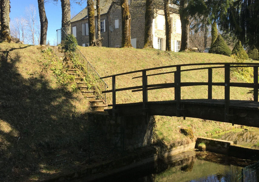 Maison à vendre à Marcenat — Vue parc & jardin — photo 9
