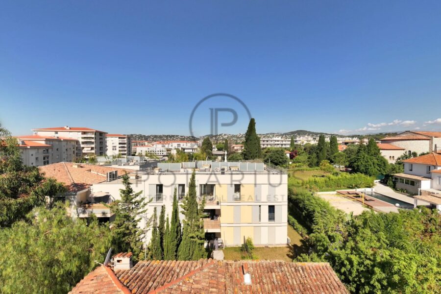 Appartement à vendre à Antibes — Vue parc & jardin — photo 5