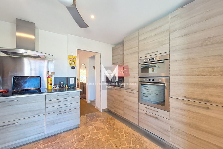 Appartement à vendre à Sainte-Maxime — Vue sur la ville — photo 7
