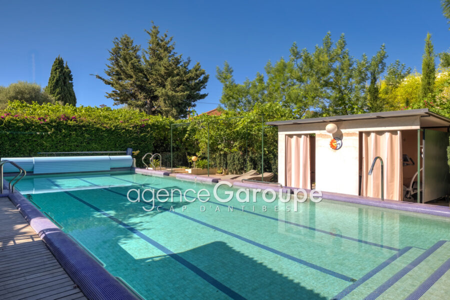 Maison à vendre à Cap-d&rsquo;Antibes — Vue parc & jardin — photo 3