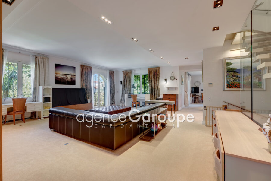 Maison à vendre à Cap-d&rsquo;Antibes — Vue parc & jardin — photo 5