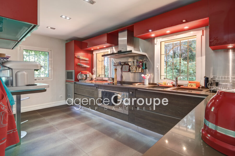 Maison à vendre à Cap-d&rsquo;Antibes — Vue parc & jardin — photo 8