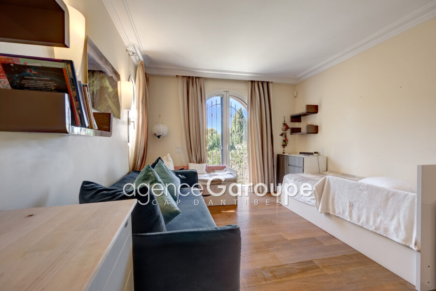 Maison à vendre à Cap-d&rsquo;Antibes — Vue parc & jardin — photo 15