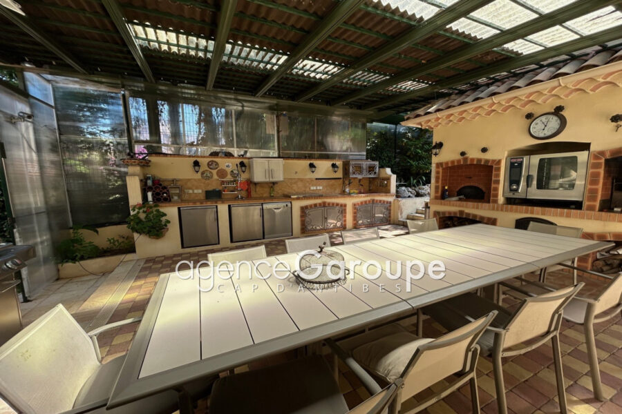 Maison à vendre à Cap-d&rsquo;Antibes — Vue parc & jardin — photo 17
