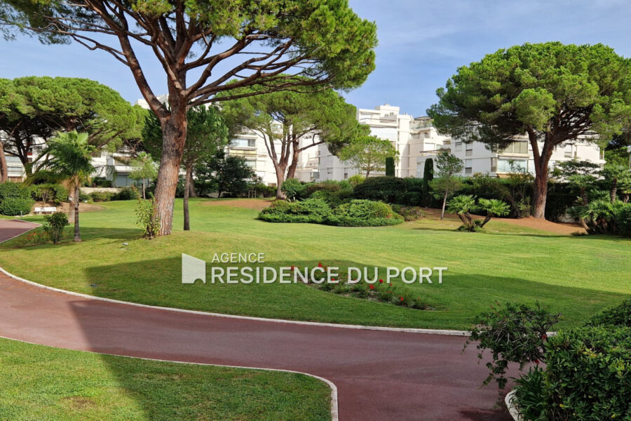 Appartement à vendre à Mandelieu-la-Napoule — Vue parc & jardin — photo 18