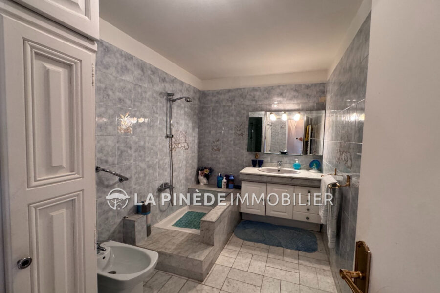 Appartement à vendre à Saint-Laurent-du-Var — Vue mer — photo 6