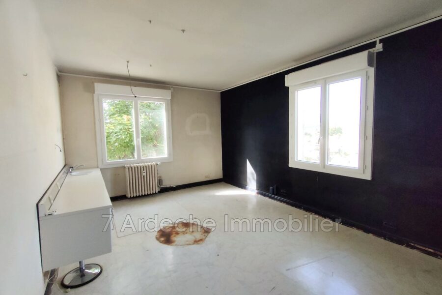 Appartement à vendre à Aubenas — Vue sur la ville — photo 4