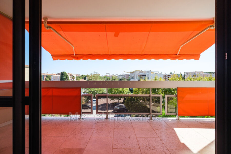 Appartement à vendre à Sainte-Maxime — Vue parc & jardin — photo 2