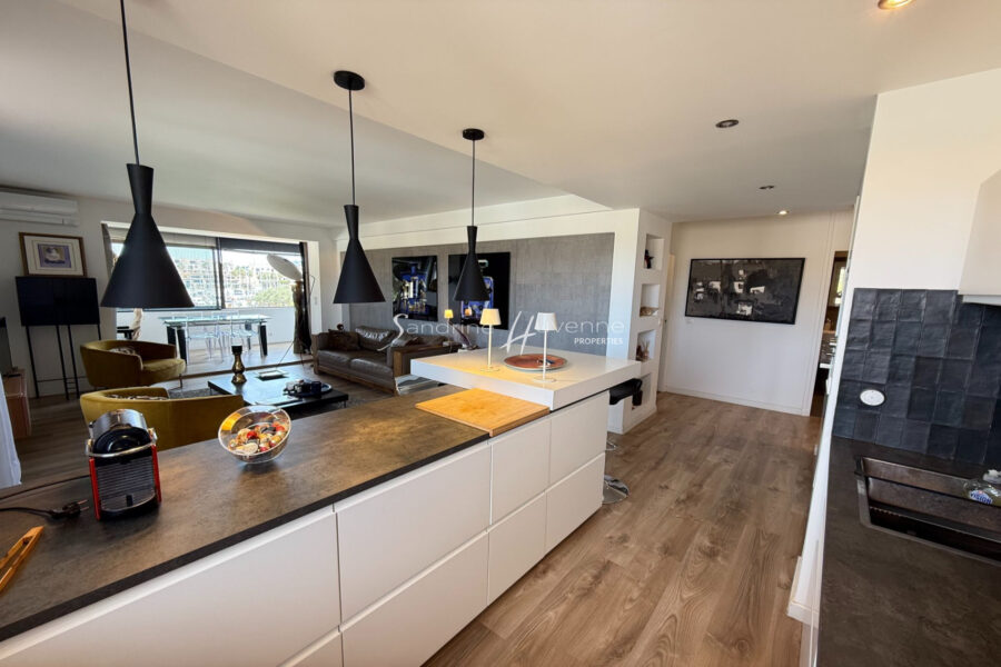 Appartement à vendre à Cogolin — Vue marina & port — photo 7