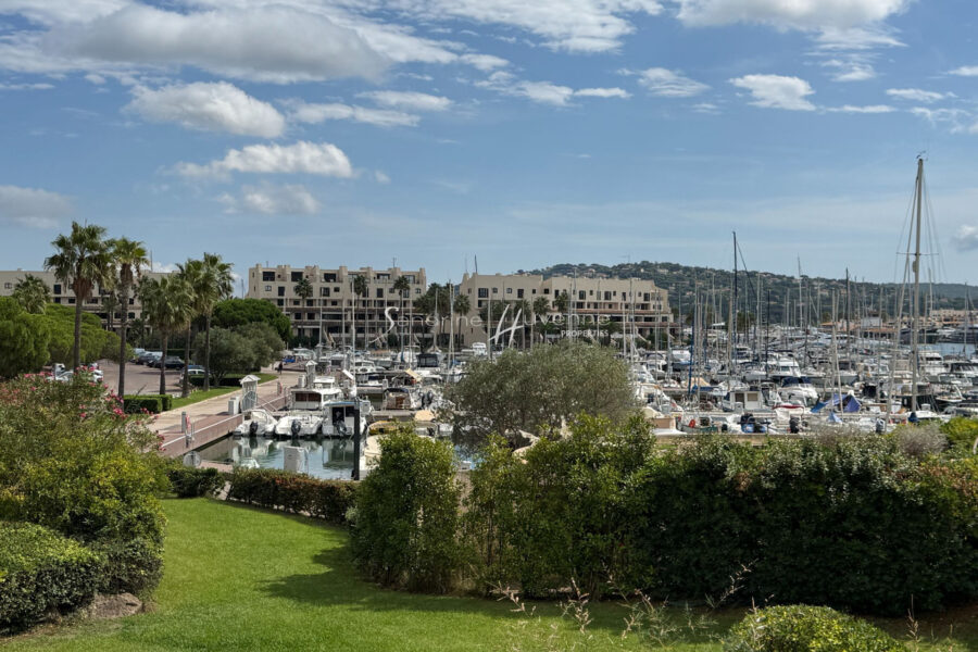 Appartement à vendre à Cogolin — Vue marina & port — photo 1